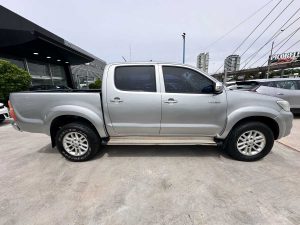 TOYOTA HILUX DC SRV 2.7 MT 2016