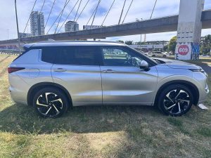 MITUSBISHI OUTLANDER 2.5 AT 4X4 EXTRA FULL 2024