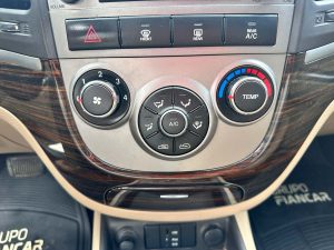 HYUNDAI SANTA FE 2.4 AT 4X4 7 PASAJEROS 2011