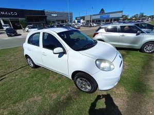 NISSAN MARCH MT 4PTS 1.6 FULL 2013