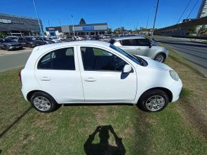 NISSAN MARCH MT 4PTS 1.6 FULL 2013