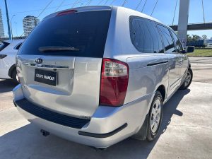 KIA CARNIVAL AT 3.8 V6 EXTRA FULL 7A PASAJEROS 2006