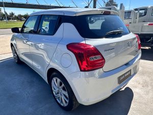 SUZUKI SWIFT GL HYBRID MT 5PTS 2022