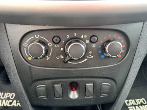 RENAULT LOGAN AUTHENITQUE 1.6 SEDAN 4PTS 2018