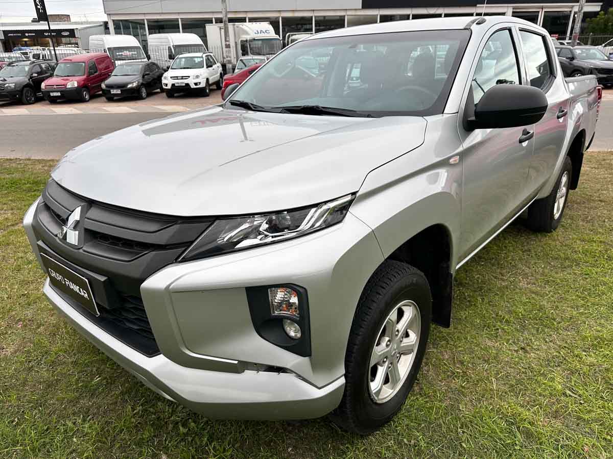 MITSUBISHI L200 DC 4X4 2.4 NAFTA 2023