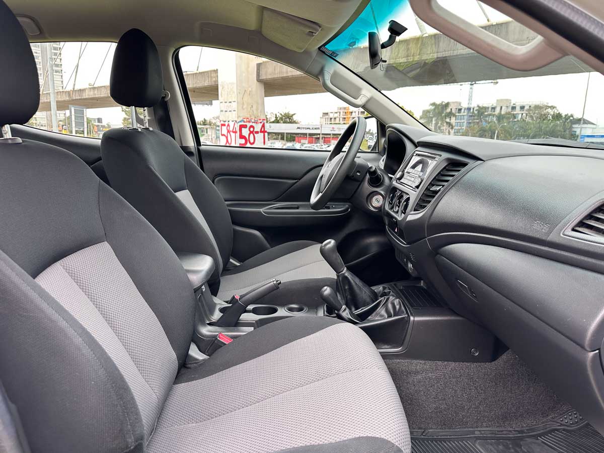 MITSUBISHI L200 DC 4X4 2.4 NAFTA 2023