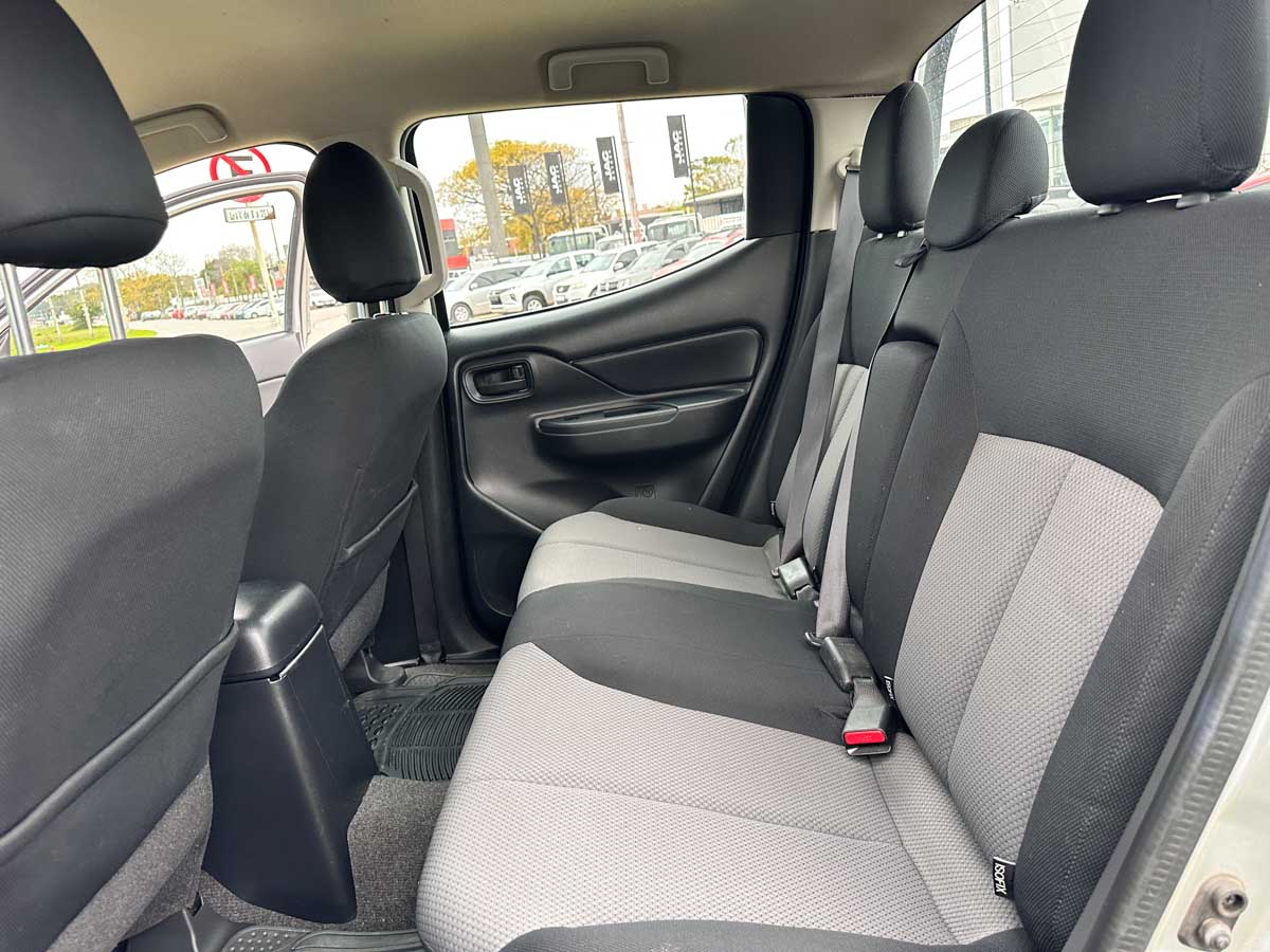 MITSUBISHI L200 DC 4X4 2.4 NAFTA 2023