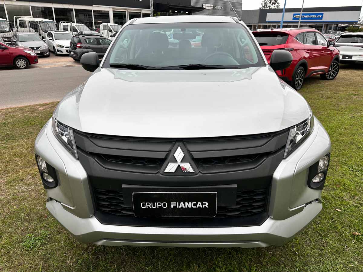 MITSUBISHI L200 DC 4X4 2.4 NAFTA 2023