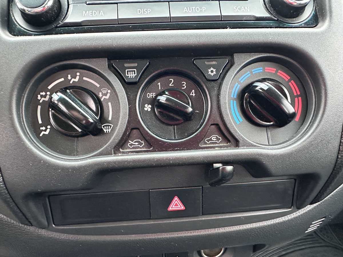 MITSUBISHI L200 DC 4X4 2.4 NAFTA 2023