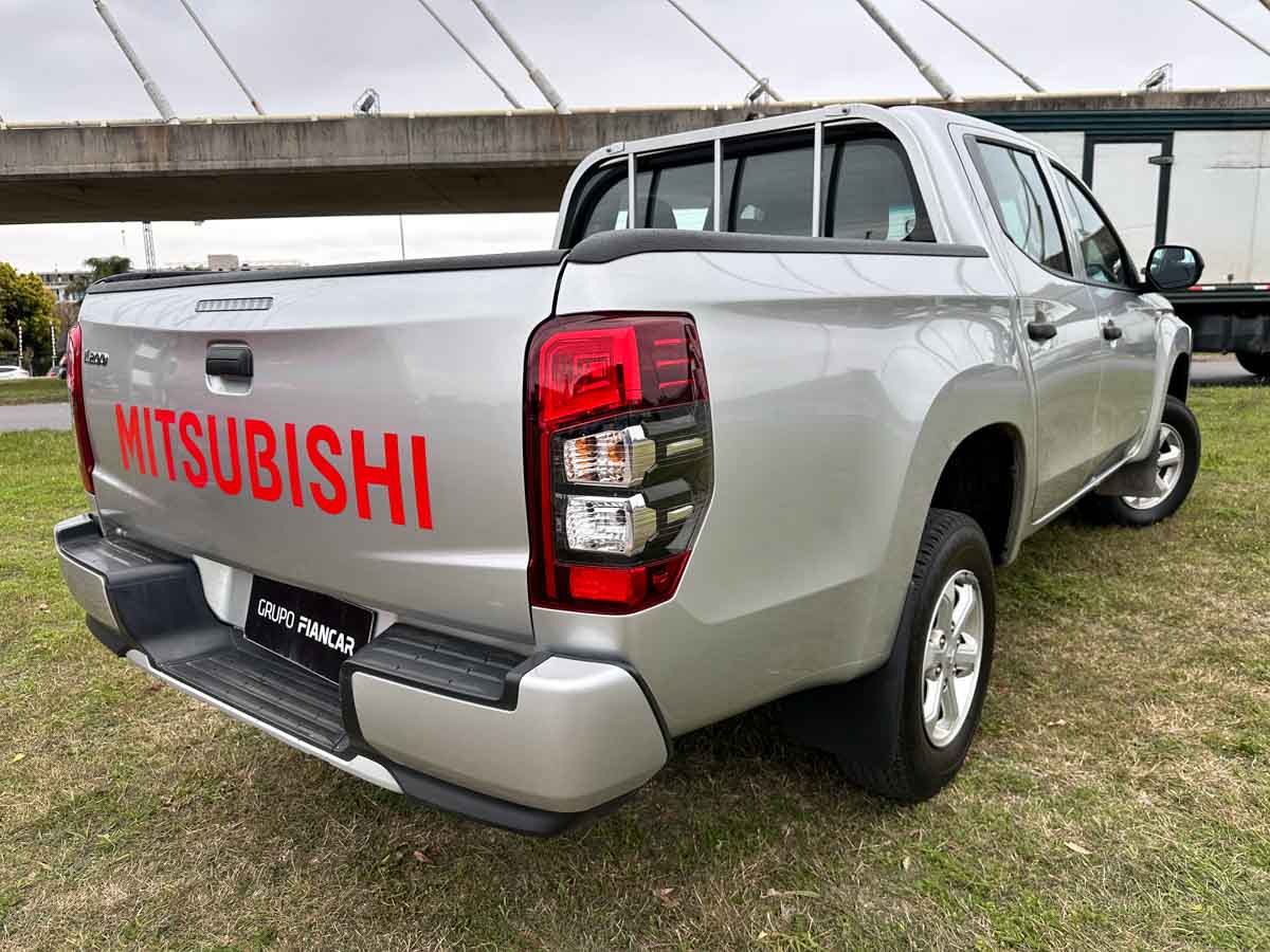 MITSUBISHI L200 DC 4X4 2.4 NAFTA 2023