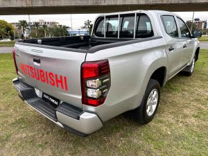 MITSUBISHI L200 DC 4X4 2.4 NAFTA 2023
