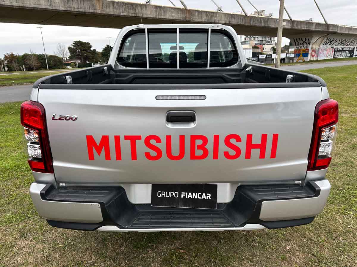 MITSUBISHI L200 DC 4X4 2.4 NAFTA 2023