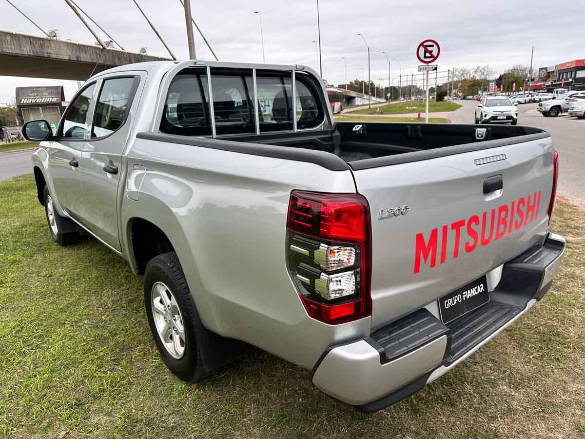 MITSUBISHI L200 DC 4X4 2.4 NAFTA 2023