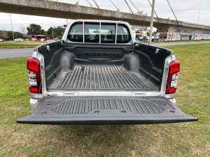 MITSUBISHI L200 DC 4X4 2.4 NAFTA 2023