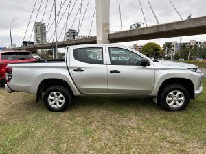 MITSUBISHI L200 DC 4X4 MT 2.4 NAFTA FULL 2023