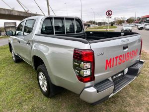 MITSUBISHI L200 DC 4X4 MT 2.4 NAFTA FULL 2023