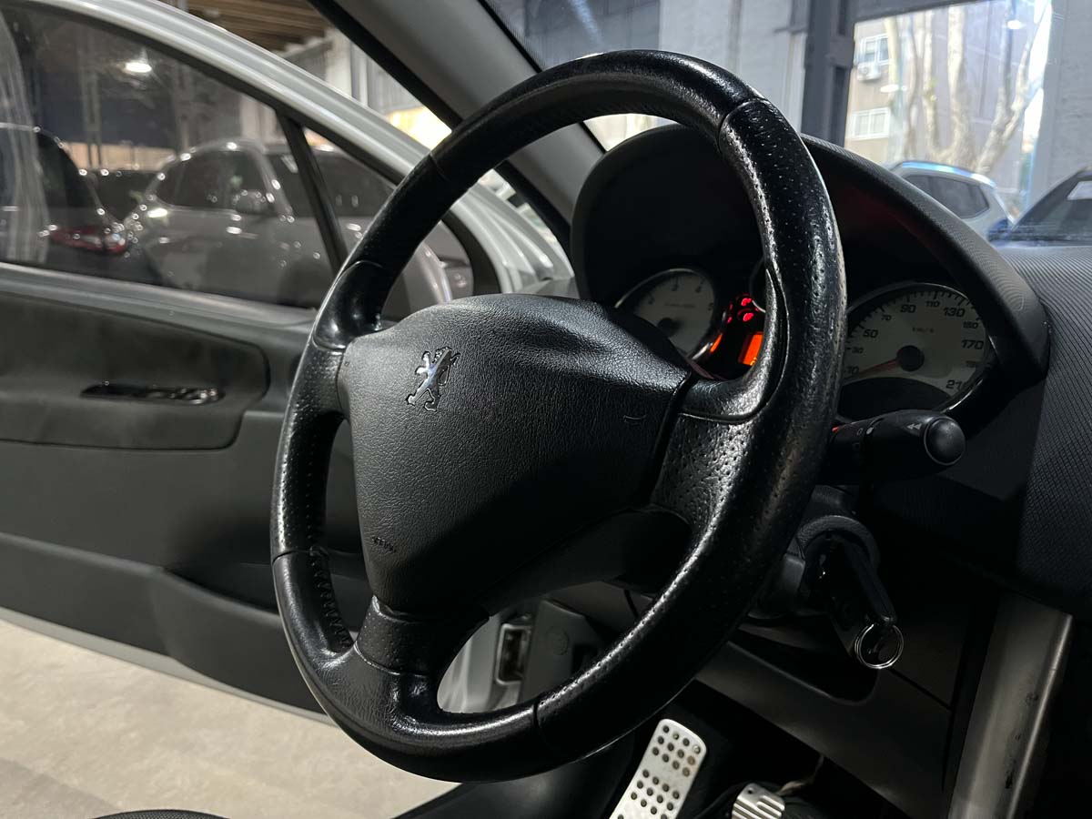 PEUGEOT 207 ACTIVE 1.4 MT 2011