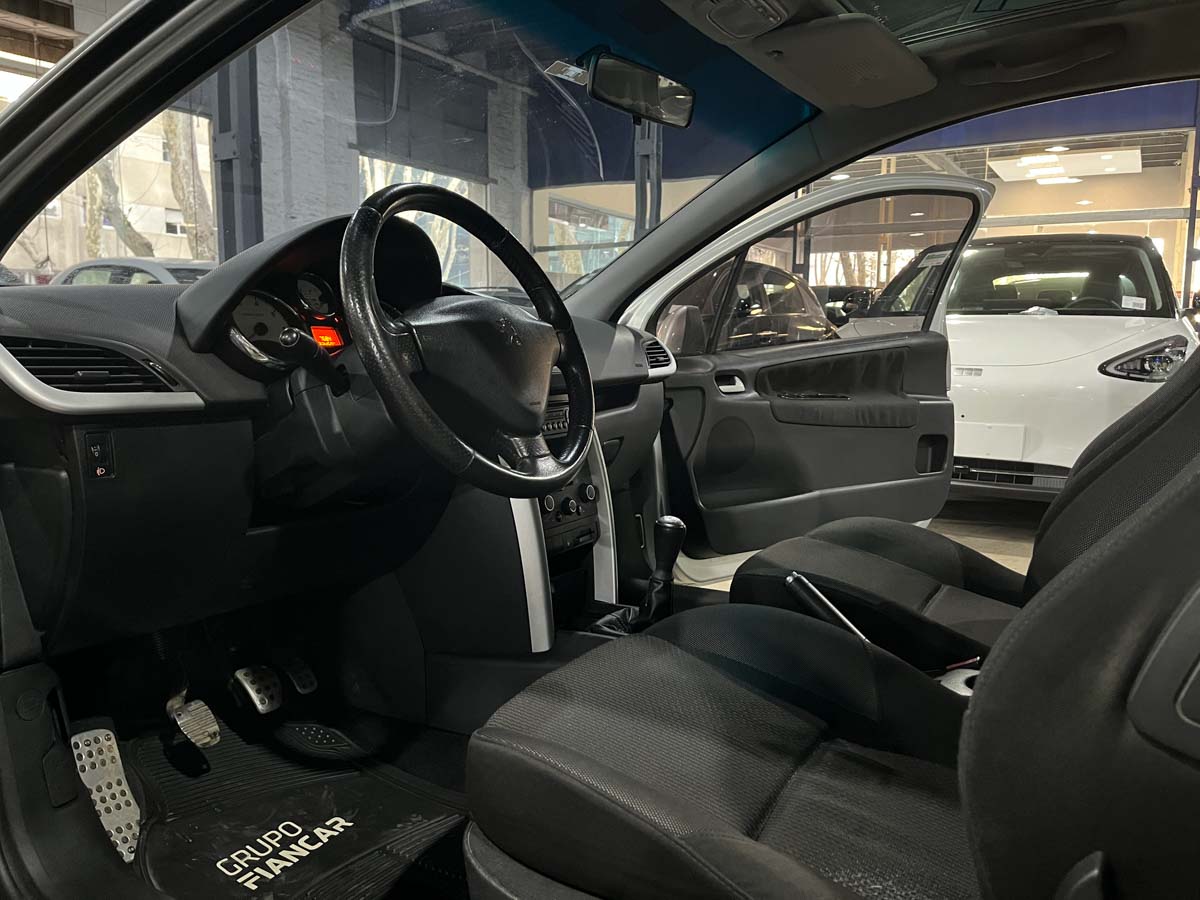 PEUGEOT 207 ACTIVE 1.4 MT 2011