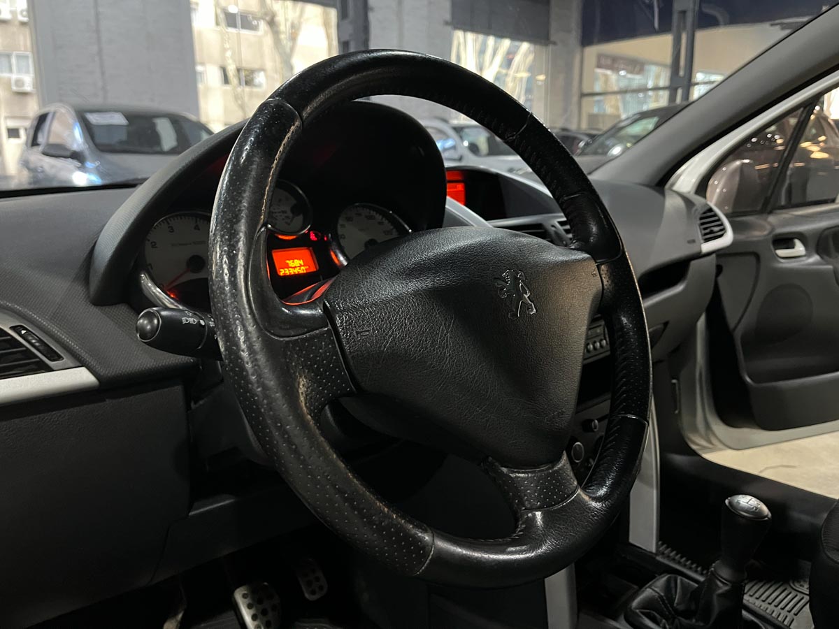 PEUGEOT 207 ACTIVE 1.4 MT 2011