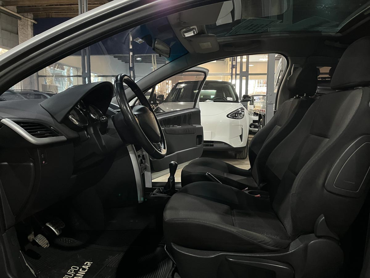 PEUGEOT 207 ACTIVE 1.4 MT 2011