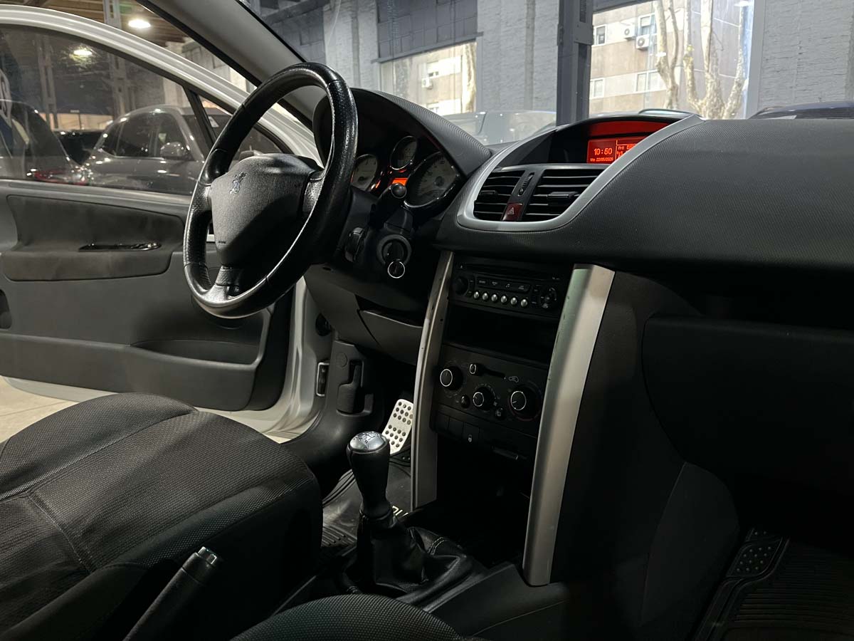 PEUGEOT 207 ACTIVE 1.4 MT 2011
