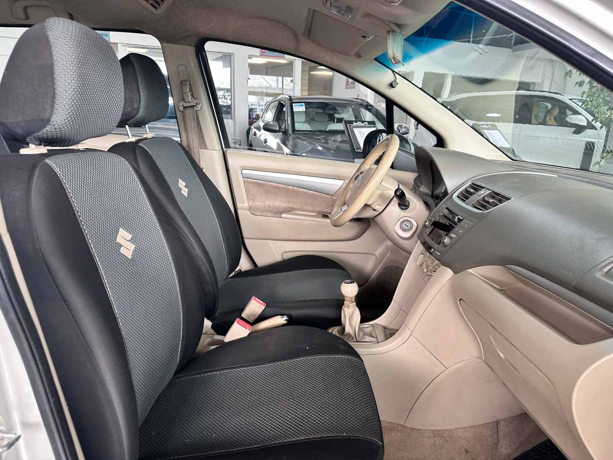 SUZUKI ERTIGA GLX 1.4 MT 7 PASAJEROS EXTRA FULL 2015