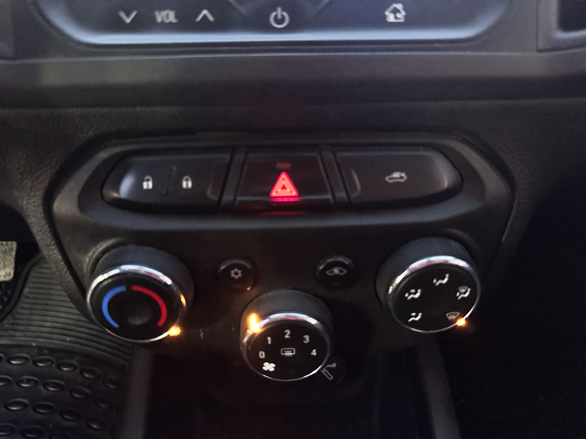 CHEVROLET ONIX LTZ 1.4 MT 5PTS 2014