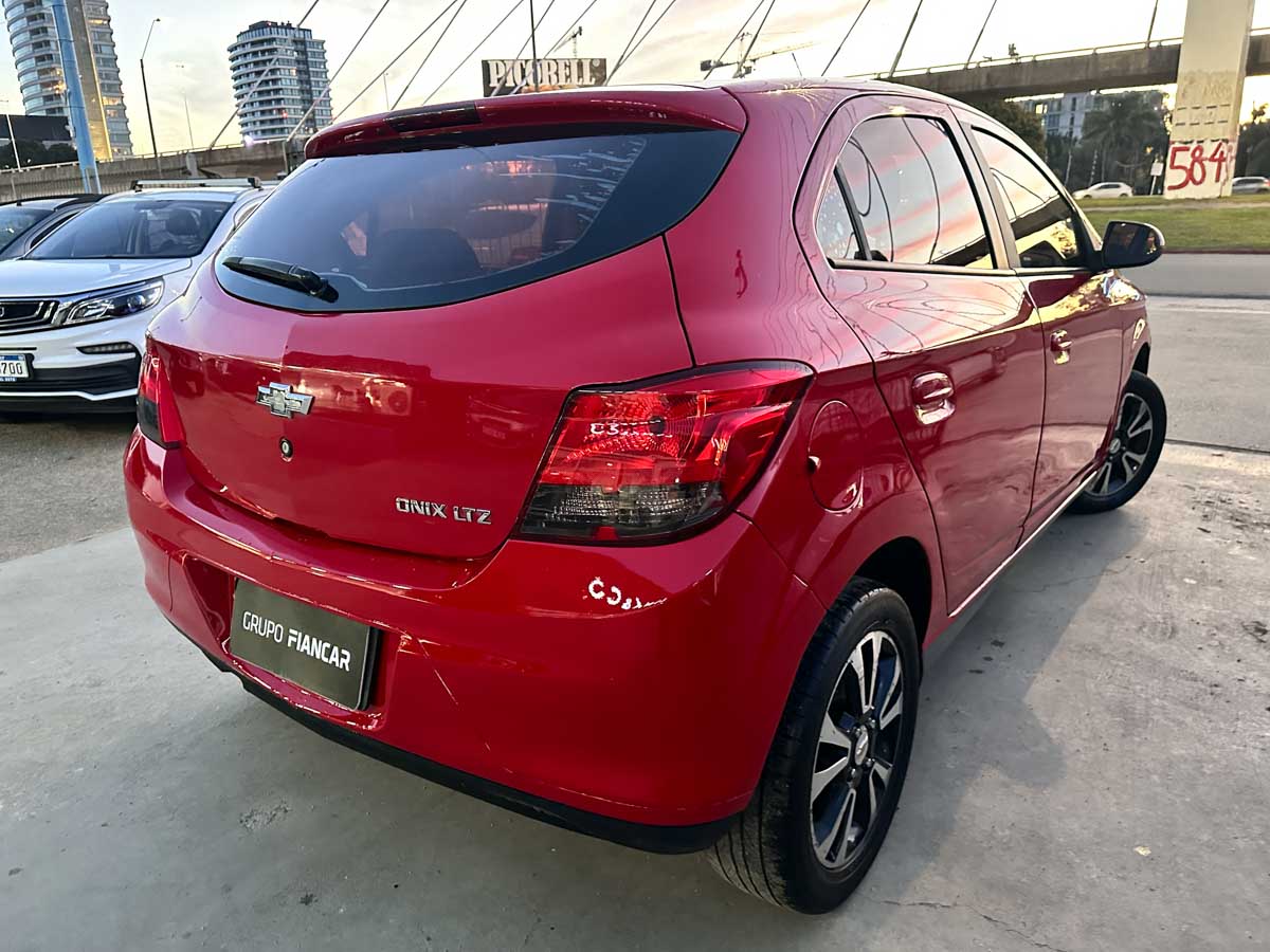 CHEVROLET ONIX LTZ 1.4 MT 5PTS 2014