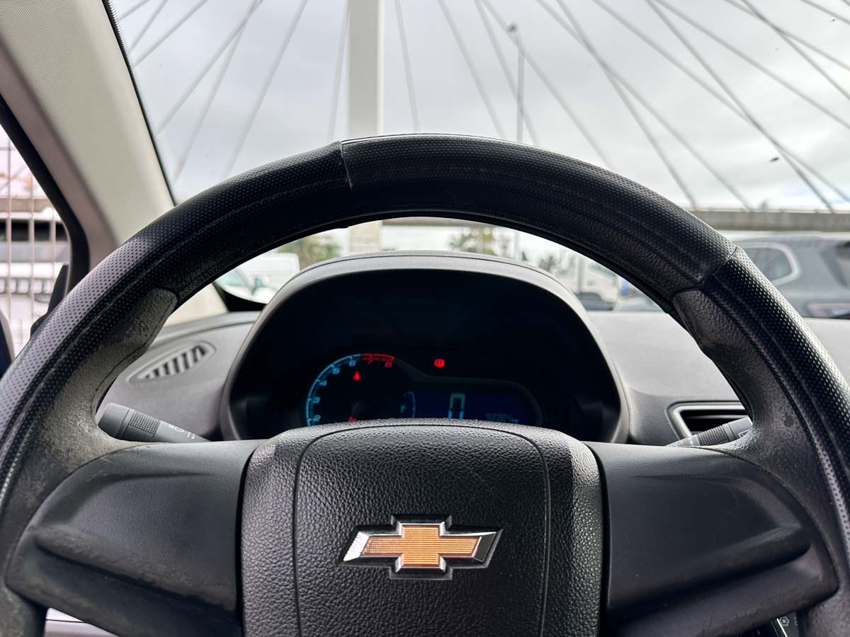 CHEVROLET ONIX LT 1.4 MT 5PTS 2014
