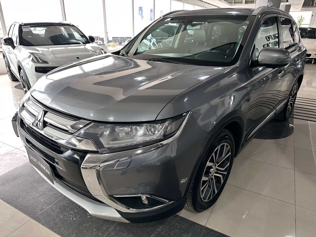 MITSUBISHI OUTLANDER 3.0 AT 4X4 EXTRA FULL 5PTS 2019