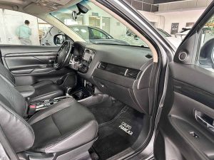 MITSUBISHI OUTLANDER 3.0 AT 4X4 EXTRA FULL 5PTS 2019