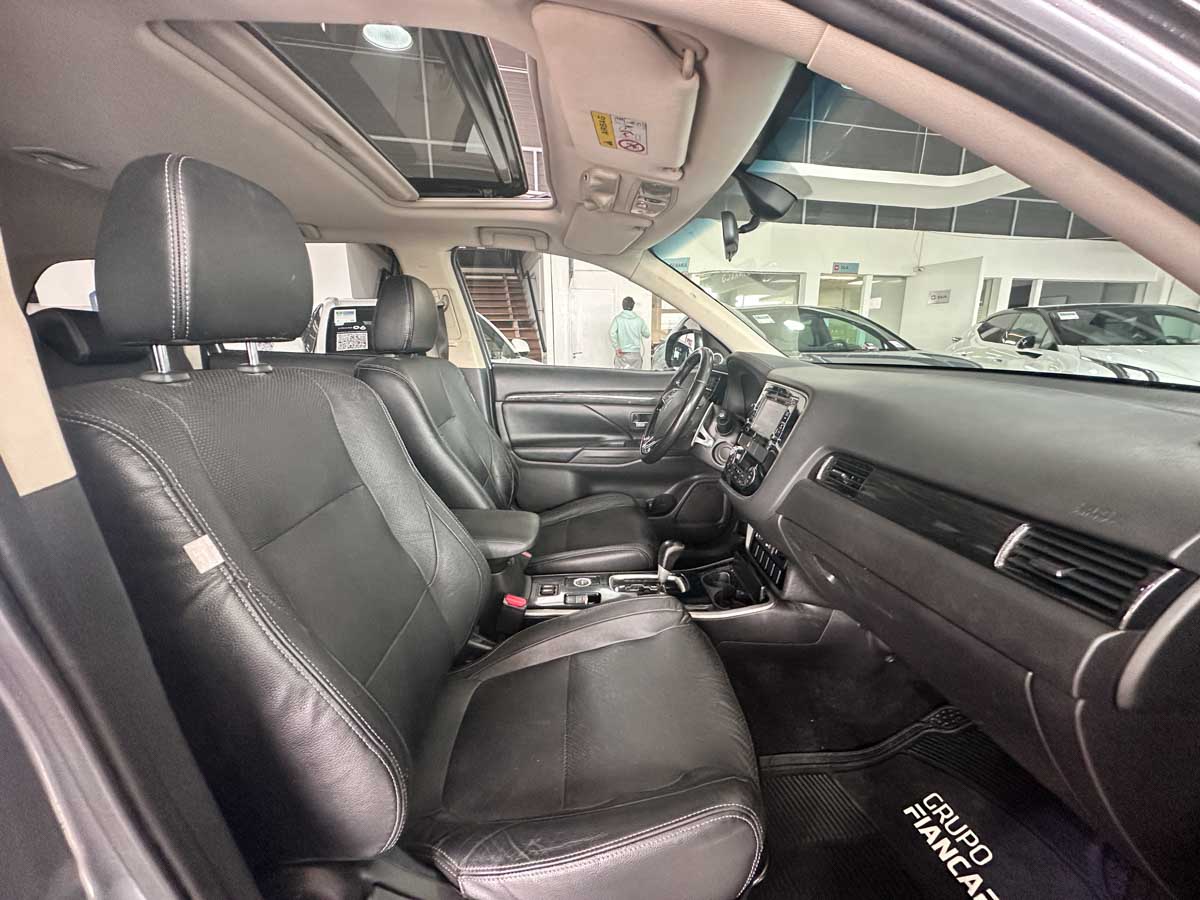 MITSUBISHI OUTLANDER 3.0 AT 4X4 EXTRA FULL 5PTS 2019