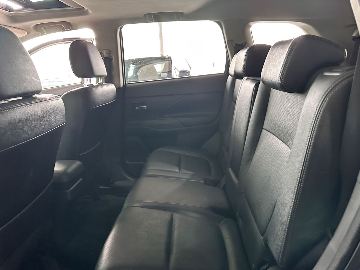MITSUBISHI OUTLANDER 3.0 AT 4X4 EXTRA FULL 5PTS 2019