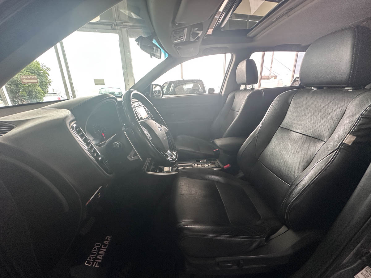 MITSUBISHI OUTLANDER 3.0 AT 4X4 EXTRA FULL 5PTS 2019