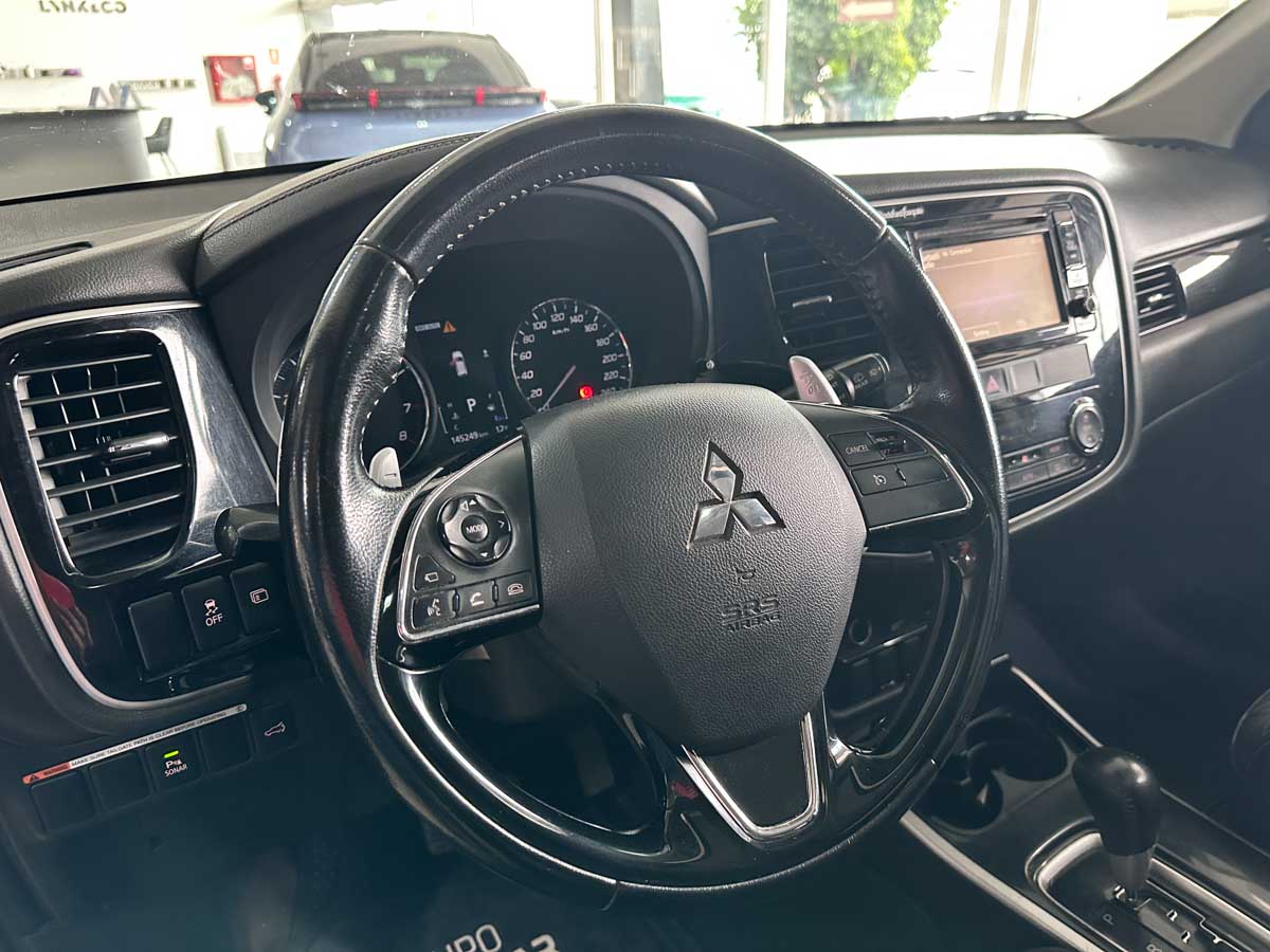MITSUBISHI OUTLANDER 3.0 AT 4X4 EXTRA FULL 5PTS 2019