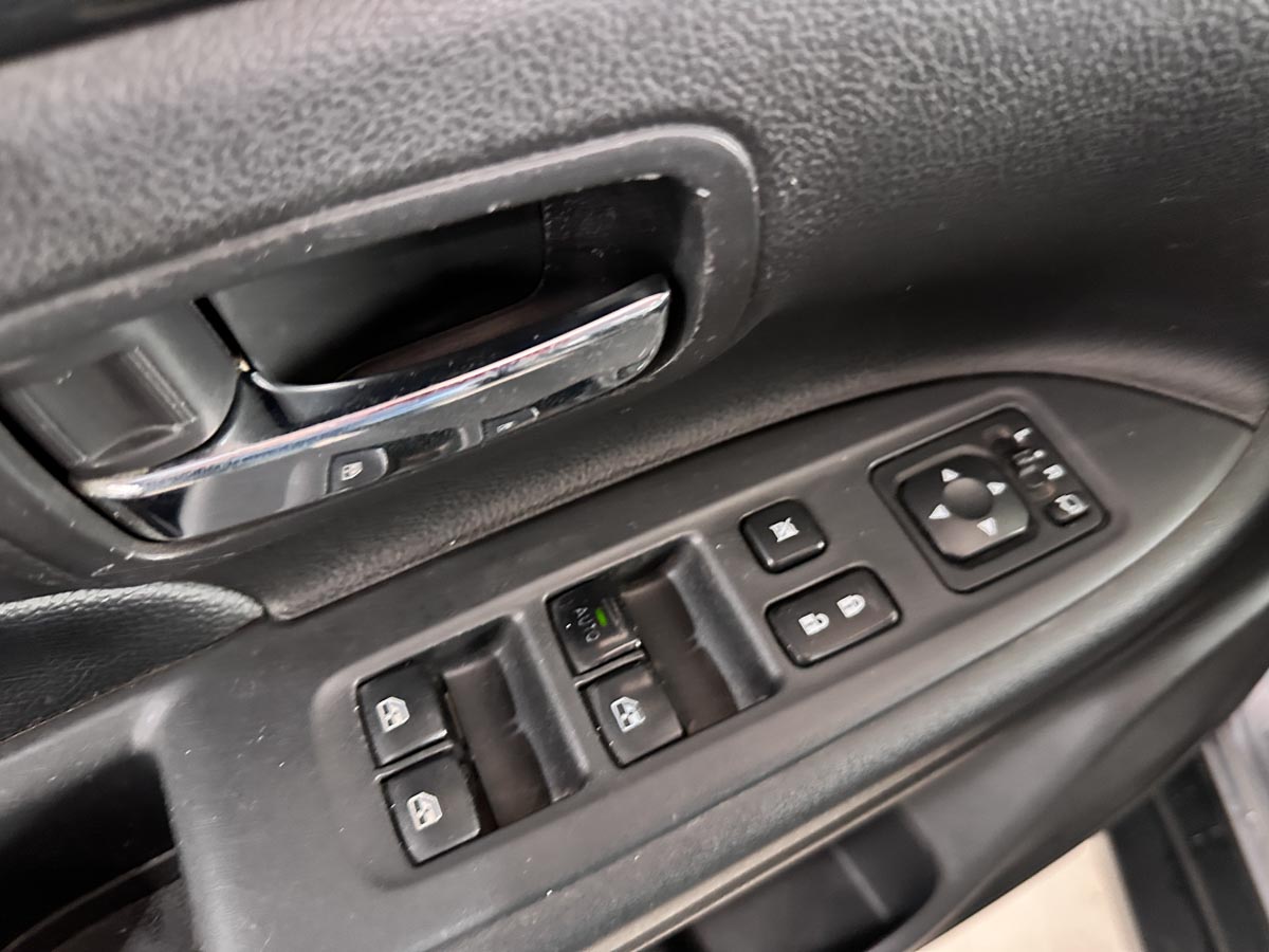 MITSUBISHI OUTLANDER 3.0 AT 4X4 EXTRA FULL 5PTS 2019