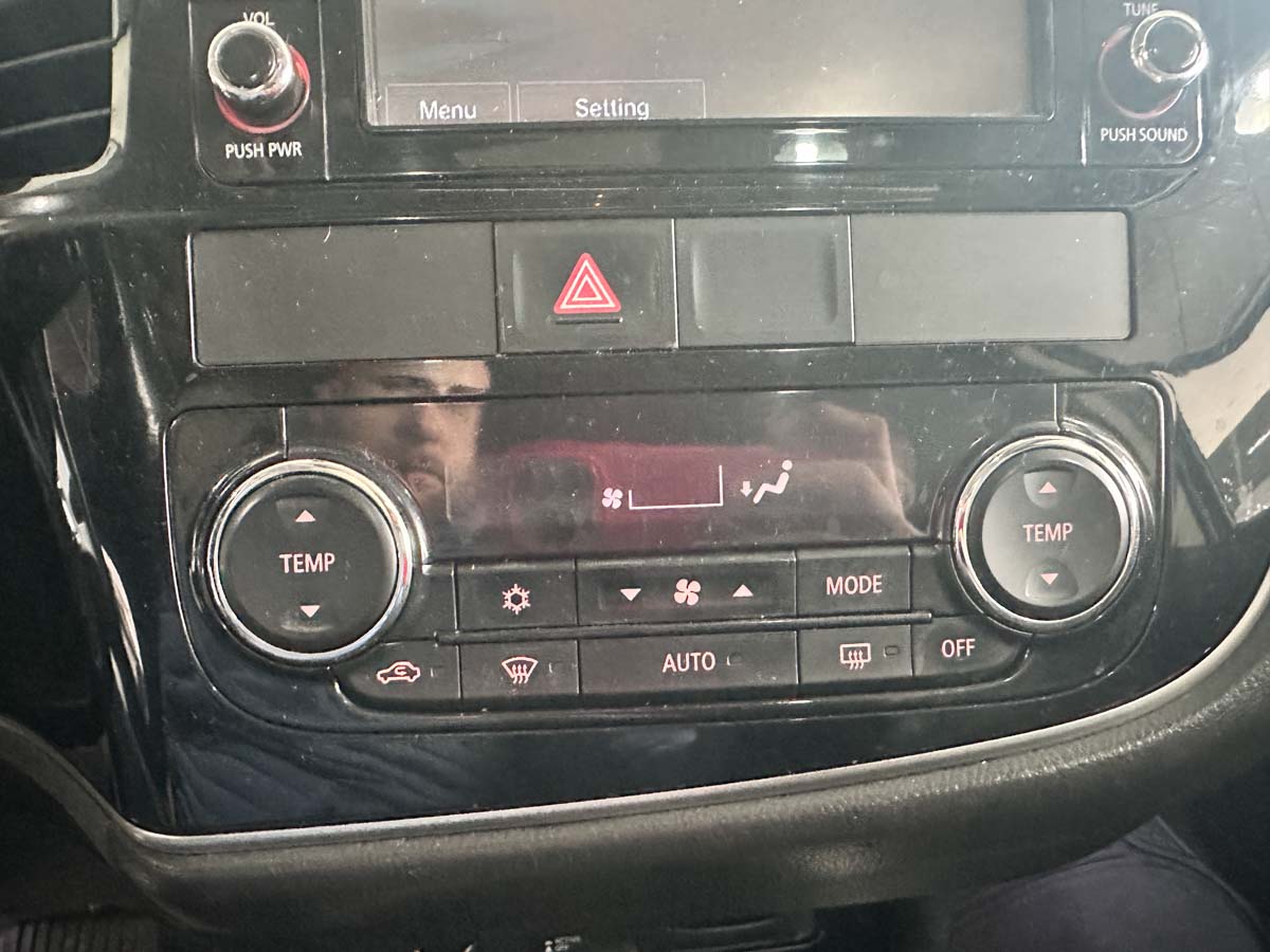 MITSUBISHI OUTLANDER 3.0 AT 4X4 EXTRA FULL 5PTS 2019