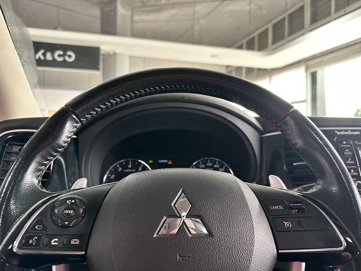MITSUBISHI OUTLANDER 3.0 AT 4X4 EXTRA FULL 5PTS 2019