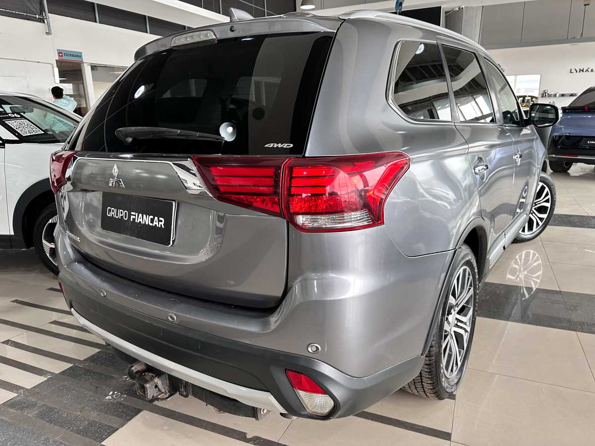 MITSUBISHI OUTLANDER 3.0 AT 4X4 EXTRA FULL 5PTS 2019