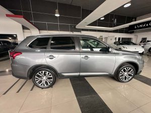 MITSUBISHI OUTLANDER 3.0 AT 4X4 EXTRA FULL 5PTS 2019