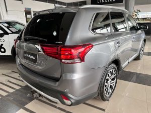 MITSUBISHI OUTLANDER 3.0 AT 4X4 EXTRA FULL 5PTS 2019