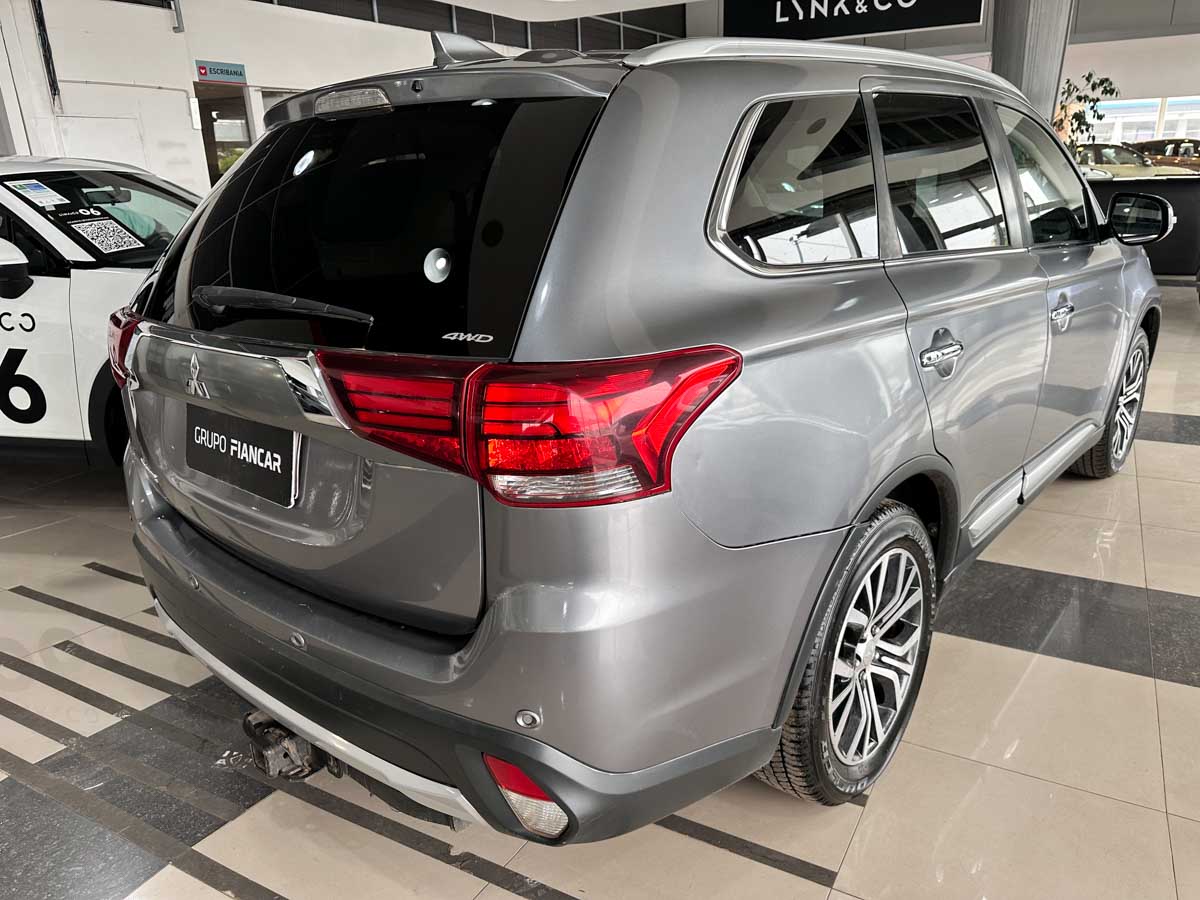 MITSUBISHI OUTLANDER 3.0 AT 4X4 EXTRA FULL 5PTS 2019