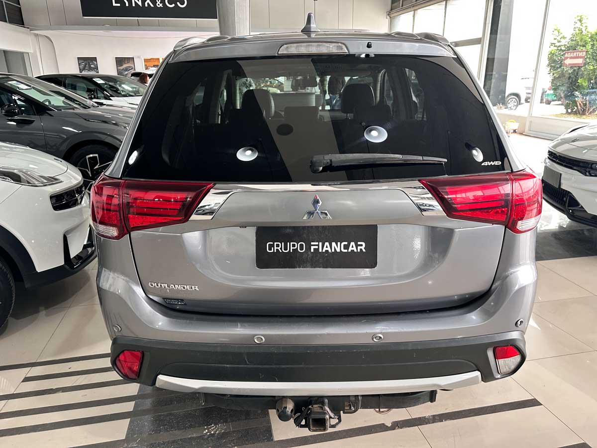MITSUBISHI OUTLANDER 3.0 AT 4X4 EXTRA FULL 5PTS 2019