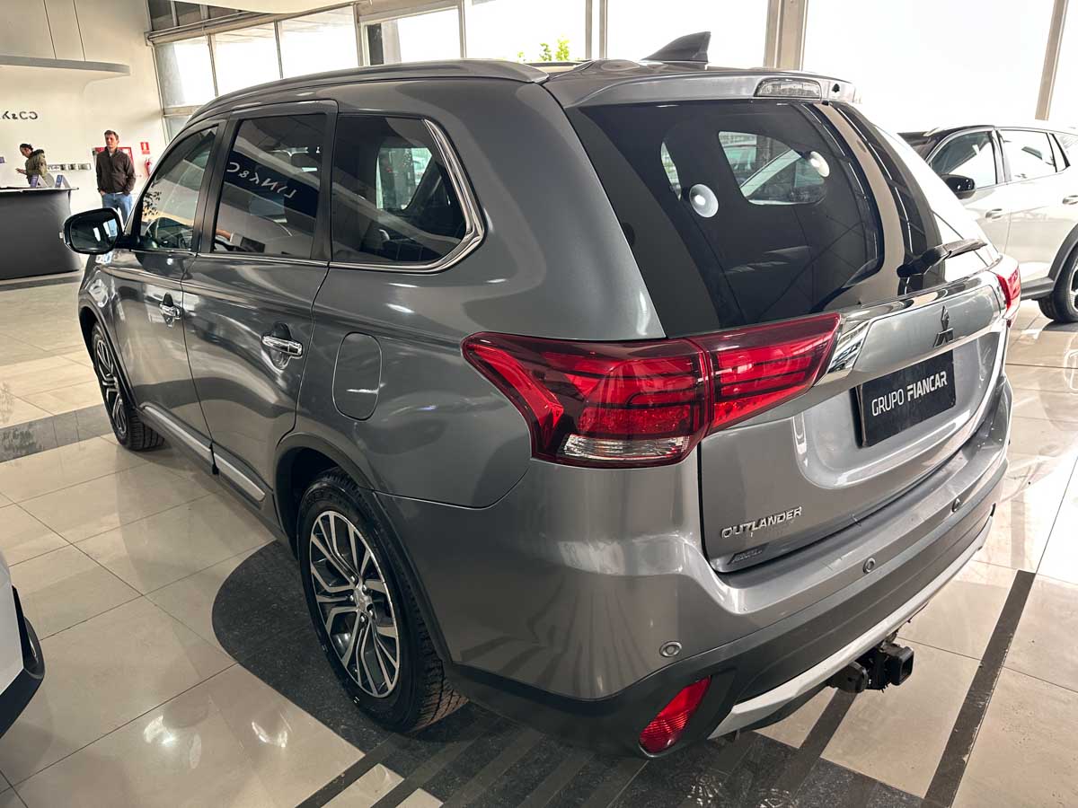 MITSUBISHI OUTLANDER 3.0 AT 4X4 EXTRA FULL 5PTS 2019