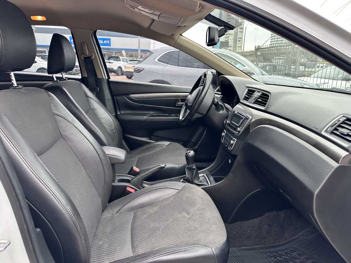 SUZUKI CIAZ GLX 1.4 MT EXTRA FULL 4PTS 2015