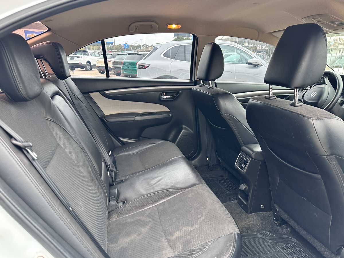 SUZUKI CIAZ GLX 1.4 MT EXTRA FULL 4PTS 2015