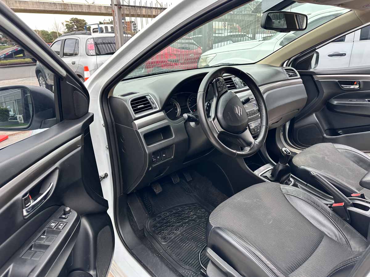 SUZUKI CIAZ GLX 1.4 MT EXTRA FULL 4PTS 2015