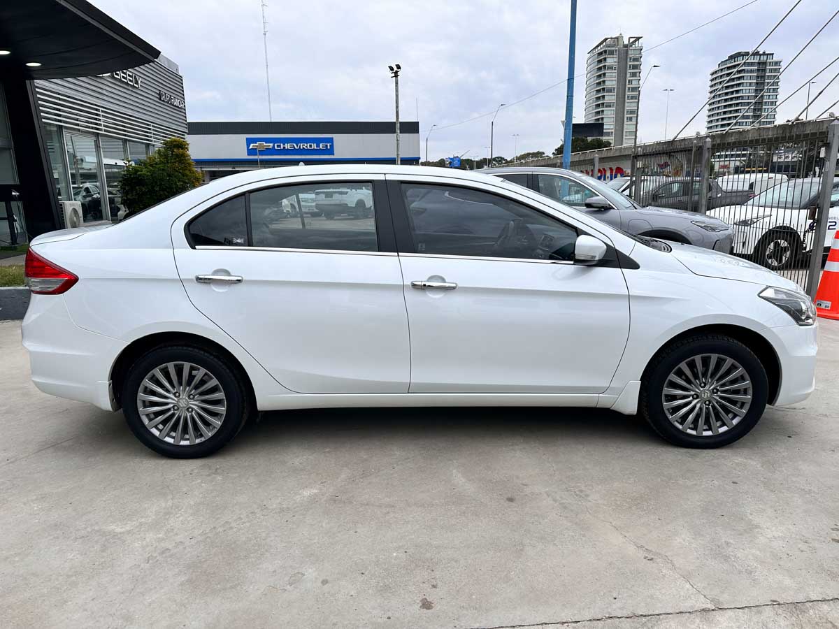 SUZUKI CIAZ GLX 1.4 MT EXTRA FULL 4PTS 2015