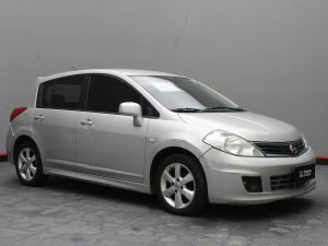 NISSAN TIIDA 2011