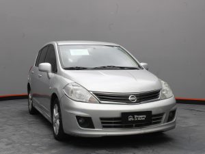 NISSAN TIIDA 2011